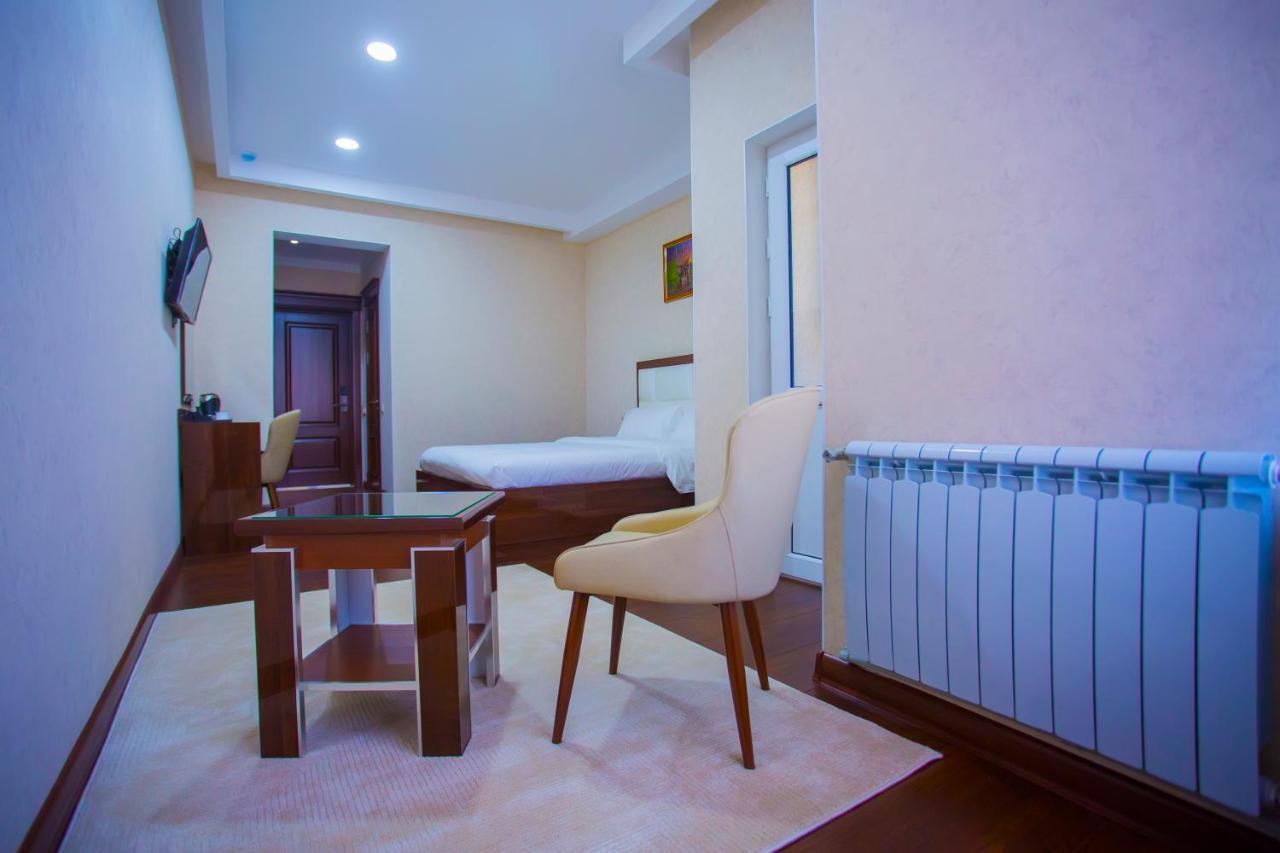 Hotel Ayni Душанбе Екстер'єр фото