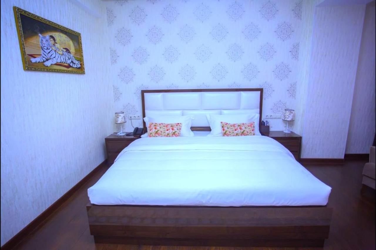 Hotel Ayni Душанбе Екстер'єр фото