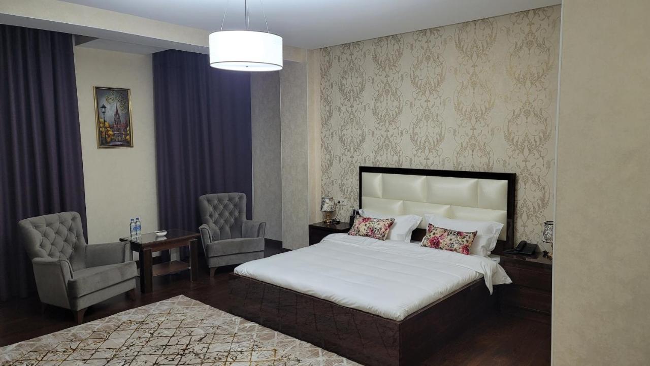 Hotel Ayni Душанбе Екстер'єр фото