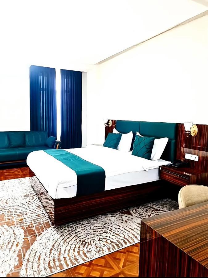 Hotel Ayni Душанбе Екстер'єр фото